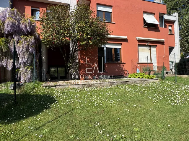 Villetta in vendita a Lurate Caccivio, foto 1 di 24