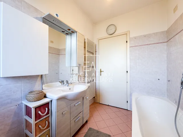 Appartamento in vendita a Faloppio, foto 25 di 35