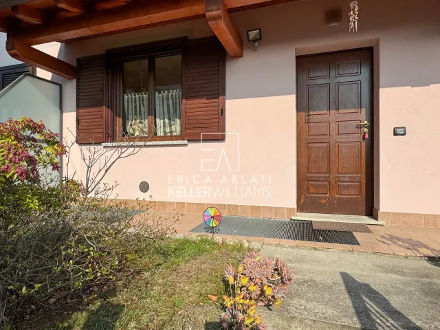 Villetta in vendita a Faloppio, foto 1 di 41