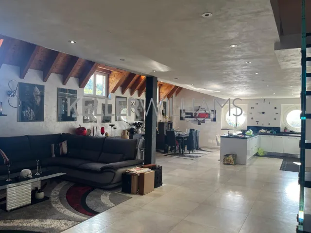 Appartamento in vendita a Viggiù, foto 1 di 28