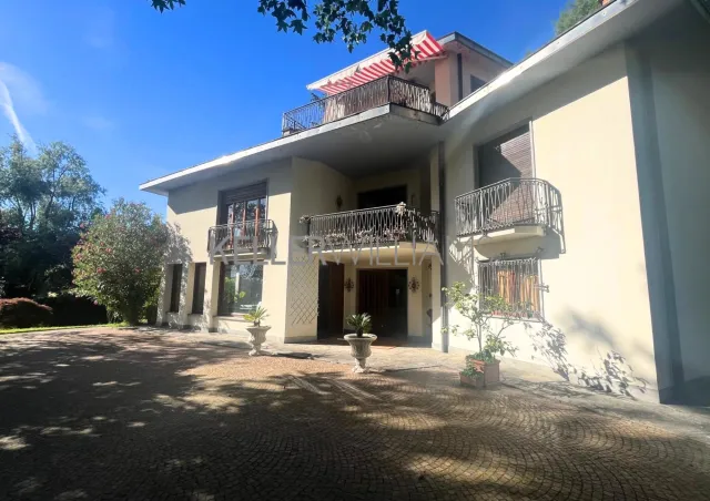 Casa indipendente in vendita a Merate, foto 1 di 25