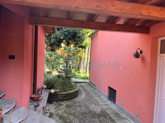 Casa indipendente in vendita a Como, foto 2 di 27