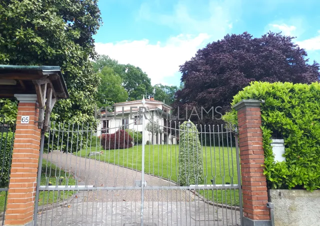 Casa indipendente in vendita a Merate, foto 3 di 25