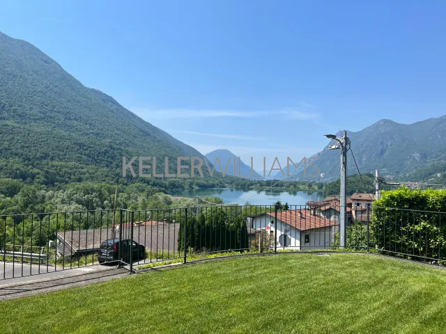 Casa indipendente in vendita a Carlazzo, foto 3 di 22