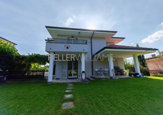 Casa indipendente in vendita a Montano Lucino, foto 3 di 27