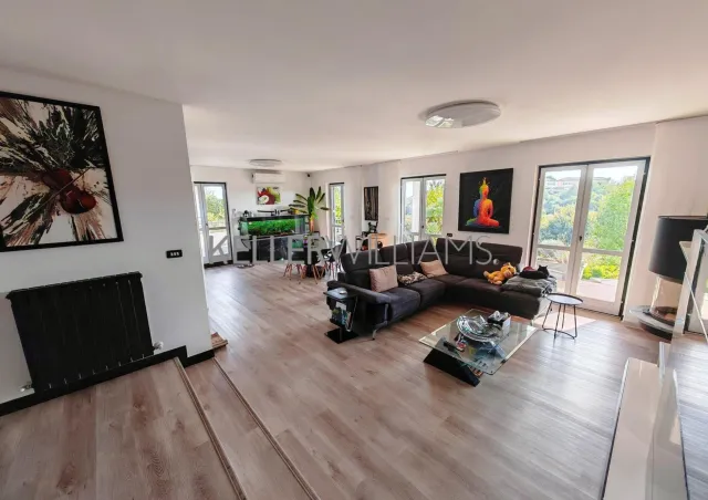 Casa indipendente in vendita a Montano Lucino, foto 1 di 27