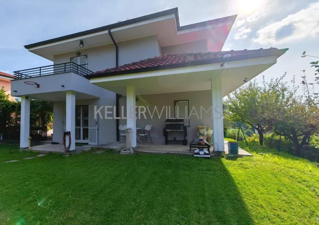 Casa indipendente in vendita a Montano Lucino, foto 21 di 27