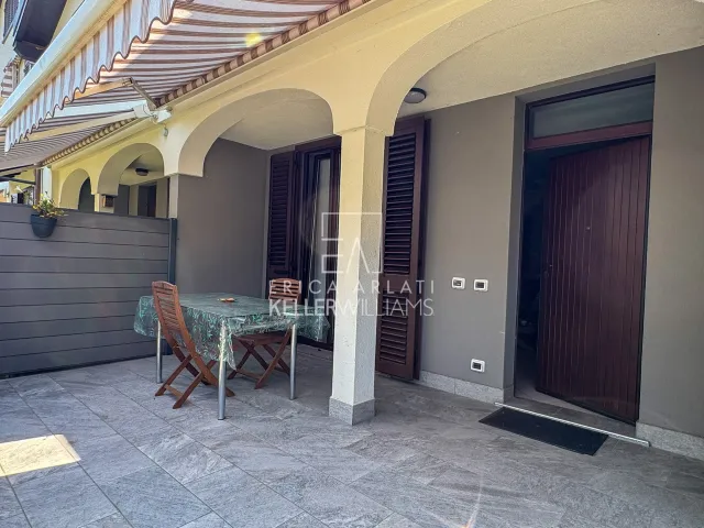 Villetta in vendita a Uggiate Trevano, foto 2 di 56